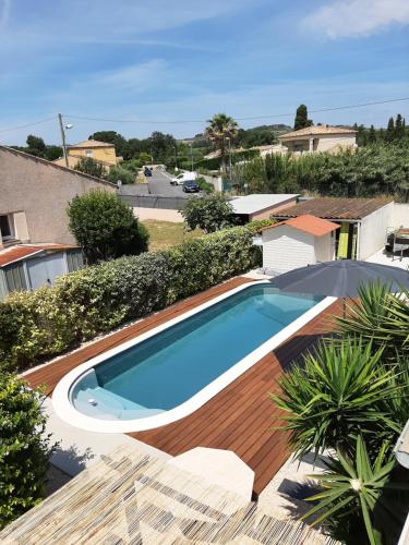 Gîte du Soleil, climatisé avec piscine chauffée d'avril à novembre, et jacuzzi Pouzolles france