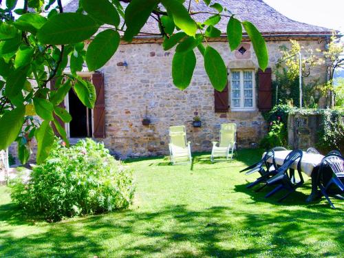 Gîte du vigneron au pays de padirac piscine couverte chauffée Mayrinhac-Lentour france