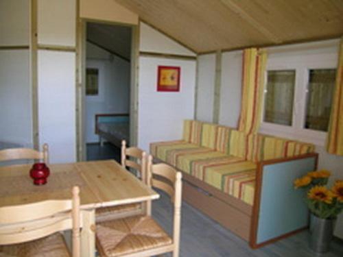 Maison de vacances Gîte Échassières, 3 pièces, 5 personnes - FR-1-489-288 RETOUR Échassières