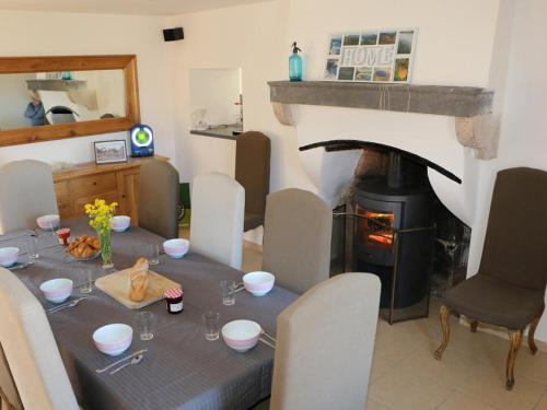 Gîte Échassières, 6 pièces, 10 personnes - FR-1-489-201 Échassières france