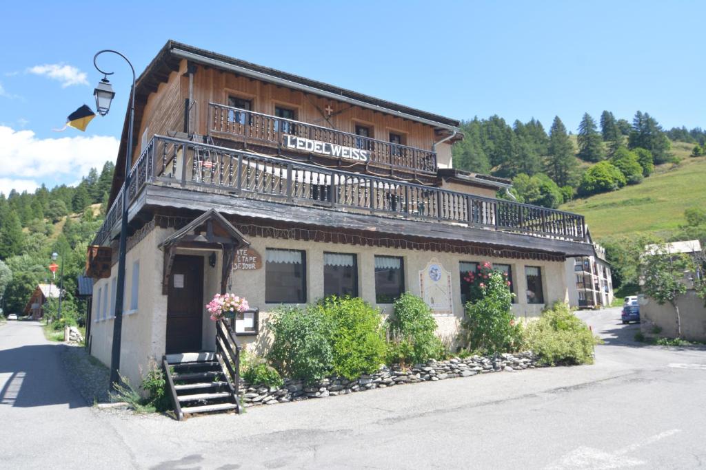 Maison d'hôtes Gite Edelweiss le bourg Avenue du Lieutenant Colonel Colbert, 05460 Abriès