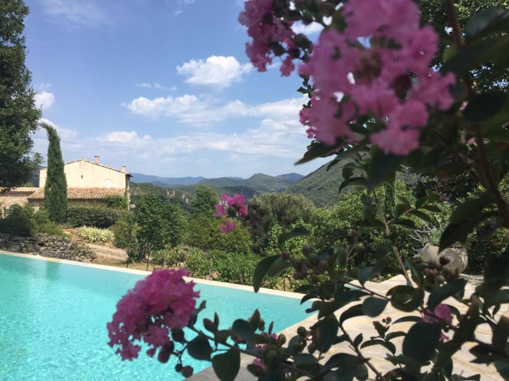 Maison de vacances Gîte en Cévennes du sud, bergerie restaurée, 2 à 4 personnes, piscine, vue exceptionnelle, authenticité et confort LE MAZEL Route de la Combe, 30440 Saint-Laurent-le-Minier