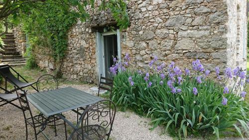 Gîte en Cévennes du sud, bergerie restaurée, 2 à 4 personnes, piscine, vue exceptionnelle, authenticité et confort Saint-Laurent-le-Minier france