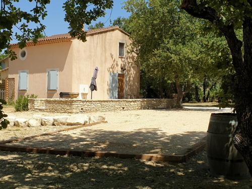 Maison de vacances Gîte en Luberon Mas de la Chêneraie Blanche Roussillon 84 182 chemin des gourredons Roussillon