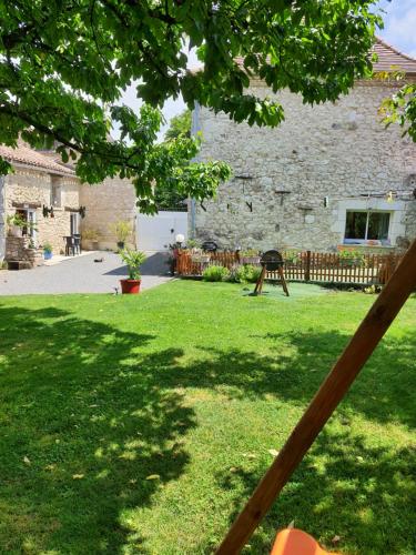 gîte en pierre le paradis jaccuzzi piscine perigord pourpre 9km de bergerac Saint-Aubin-de-Lanquais france