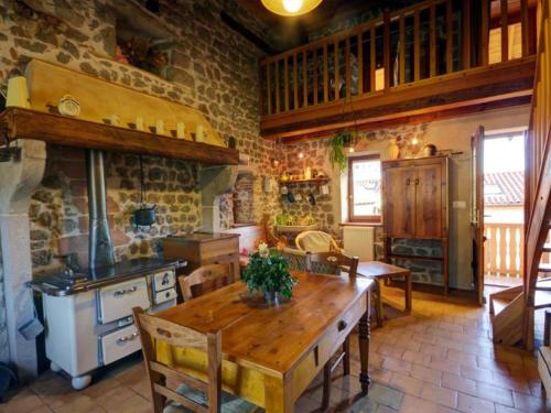 Gîte Essertines-en-Châtelneuf, 3 pièces, 6 personnes - FR-1-496-16 Essertines-en-Châtelneuf france