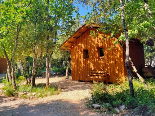 Gite et cabane écologiques 1000 Pailles Labastide-de-Virac france