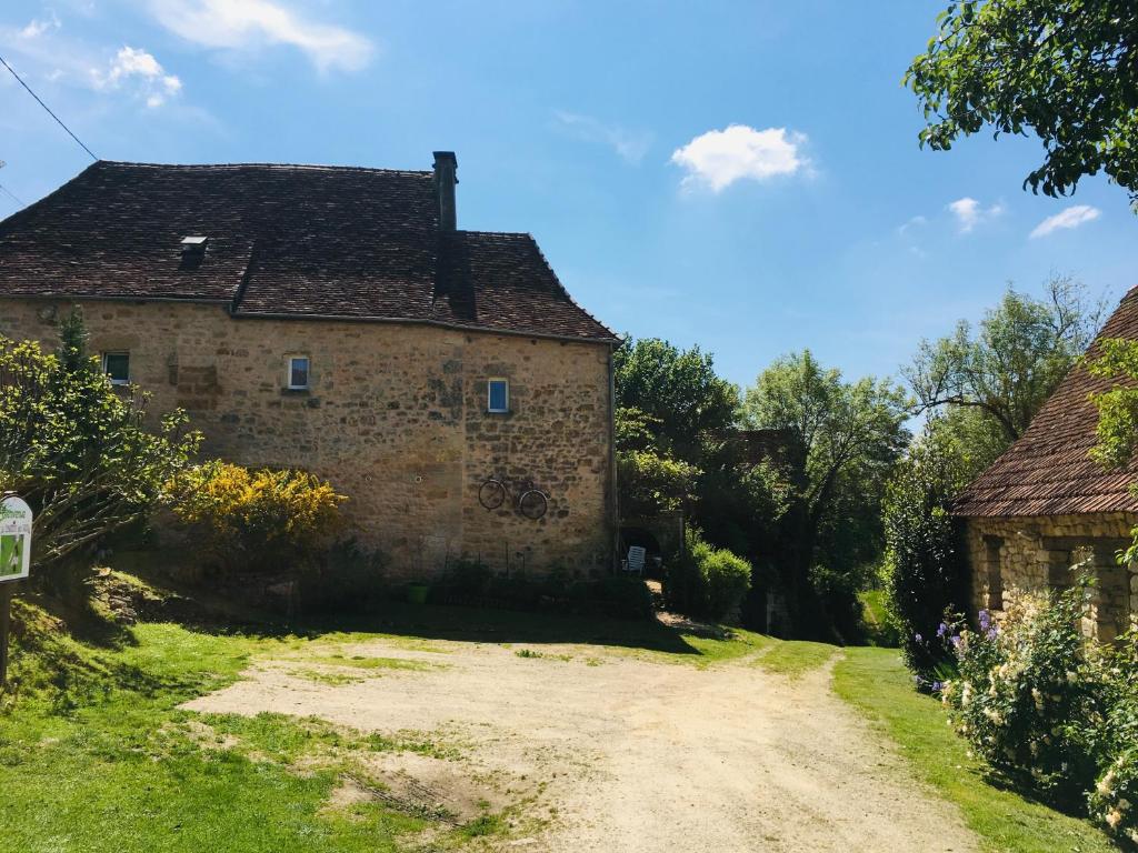 Maison d'hôtes Gîte et chambres d'hôtes - Sur le chemin des sens Hameau Lacoste, 24210 Azerat