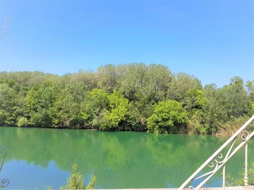 Gite face à la rivière -proche du pont du Gard- Montfrin france