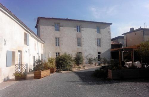 Gîte familial -- Les PALMIERS Gémozac france