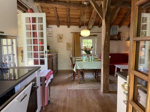 Maison de vacances Gîte Fargues, 2 pièces, 4 personnes - FR-1-360-716 70 place de l'église Fargues