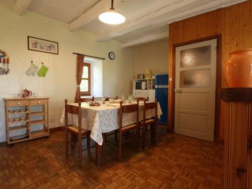 Maison de vacances Gîte Ferrussac, 4 pièces, 6 personnes - FR-1-582-224 Le Bourg Ferrussac