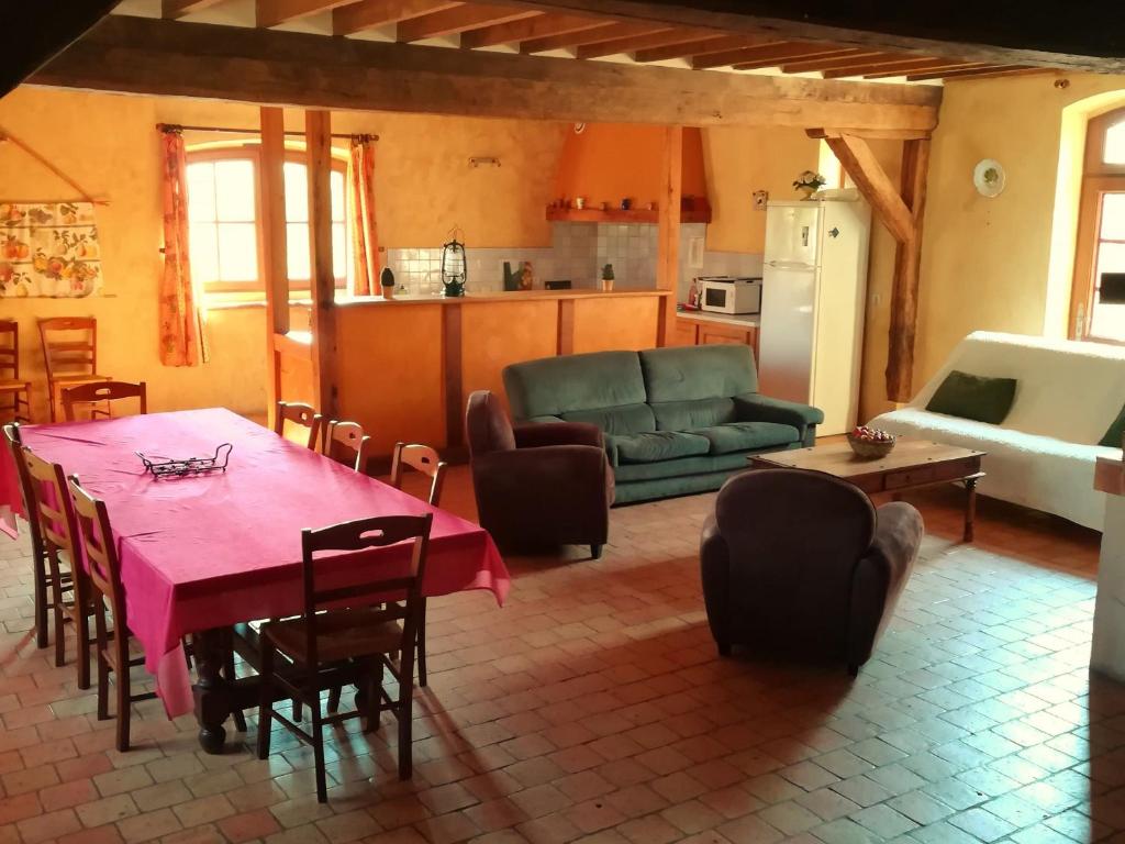 Maison de vacances Gîte Fontenay-sur-Vègre, 6 pièces, 12 personnes - FR-1-410-158 5 chemin de la Fontaine, 72350 Fontenay-sur-Vègre