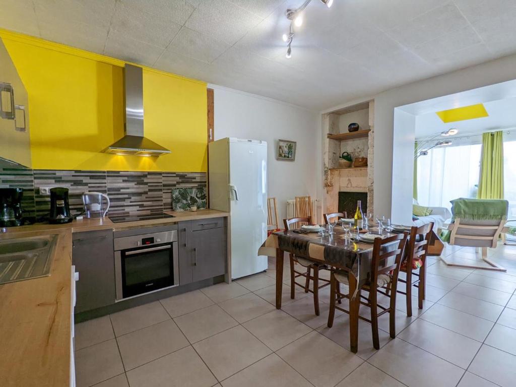 Maison de vacances Gîte Gond-Pontouvre, 4 pièces, 6 personnes - FR-1-653-181 334 B, route de Paris, 16160 Le Gond-Pontouvre