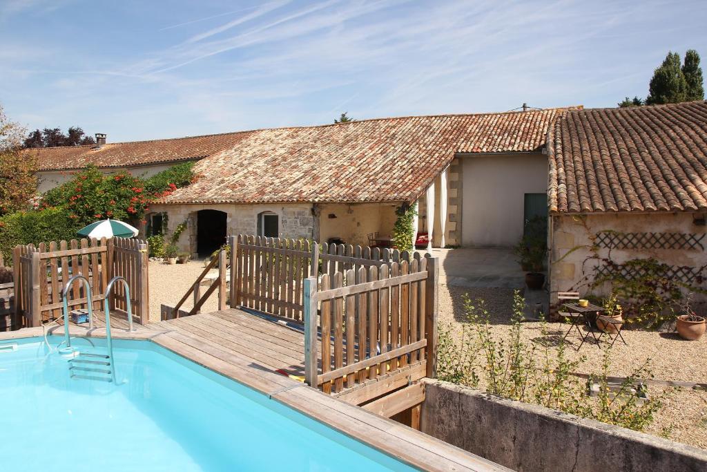 Maison de vacances Gite Guillot - hameau calme 8km de Jonzac 1 Chemin de la Garenne, 17150 Nieul-le-Virouil