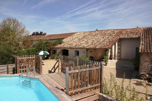 Gite Guillot - hameau calme 8km de Jonzac Nieul-le-Virouil france