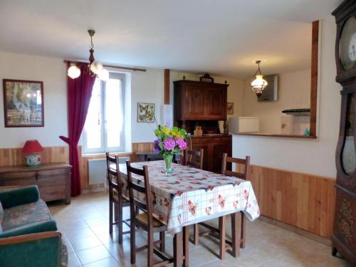 Maison de vacances Gîte Haut-Bocage-Maillet, 3 pièces, 4 personnes - FR-1-489-39 LES BUIS Maillet