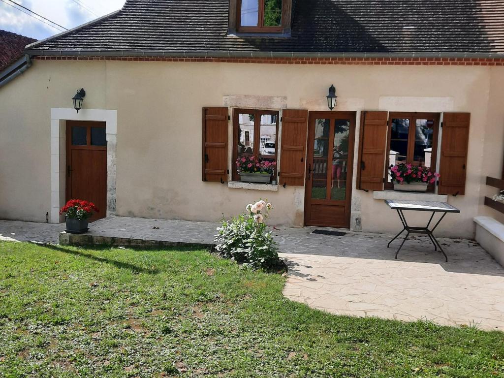 Maison de vacances Gîte Herry, 4 pièces, 7 personnes - FR-1-586-1 20 Place du Champ de Foire, 18140 Herry