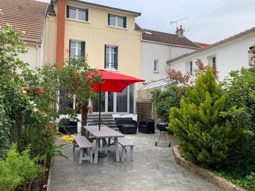 Maison de vacances Gite Hortense 8 pers Maison de ville avec terrasse 12 Rue de Montlignon Saint-Leu-la-Forêt