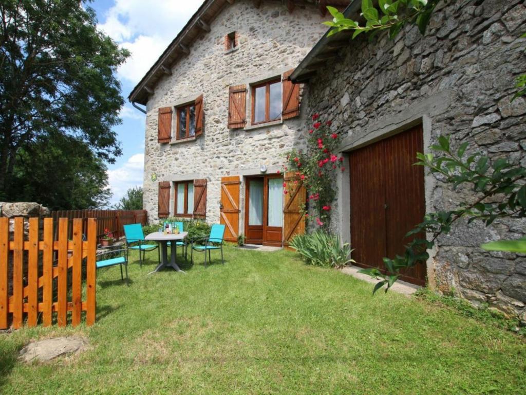 Maison de vacances Gîte Jullianges, 3 pièces, 5 personnes - FR-1-582-214 Leignac, 43500 Jullianges