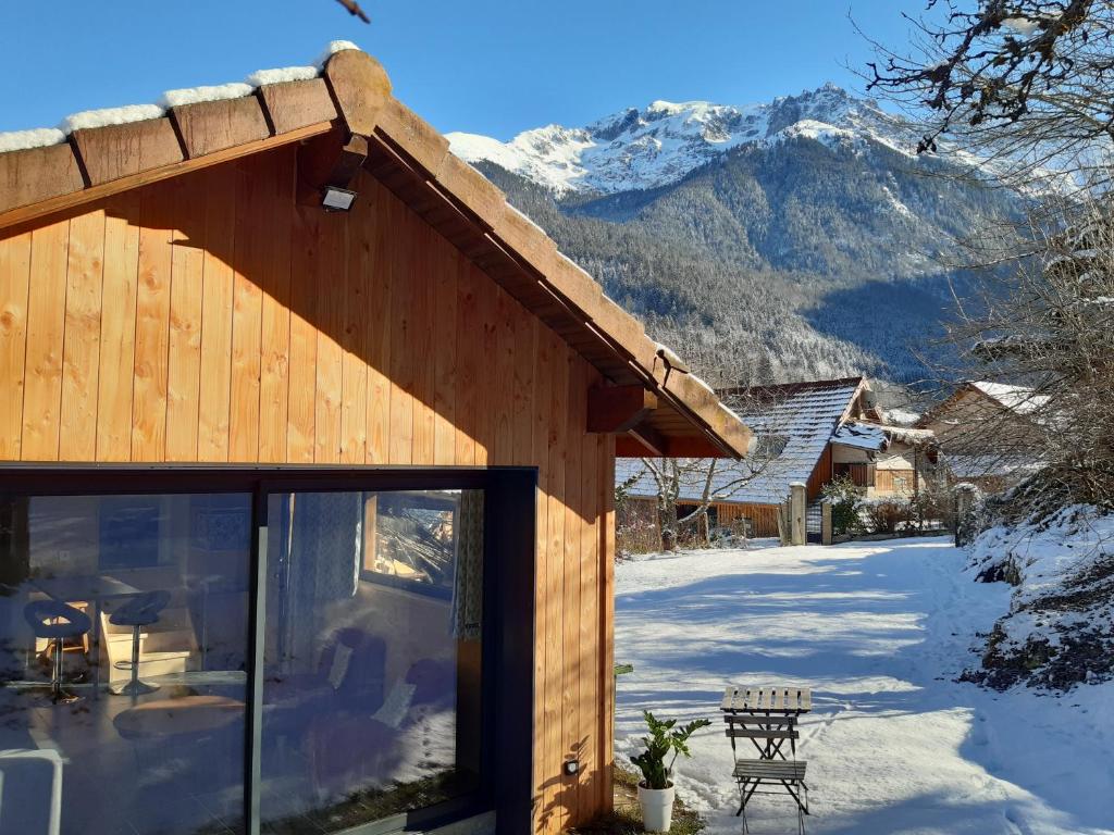 Chalet Gîte l'Eterlou - Chalet cosy avec jardin et vue sur Belledonne 46 impasse de la Contamine Le Martinot, 38190 Saint-Mury-Monteymond