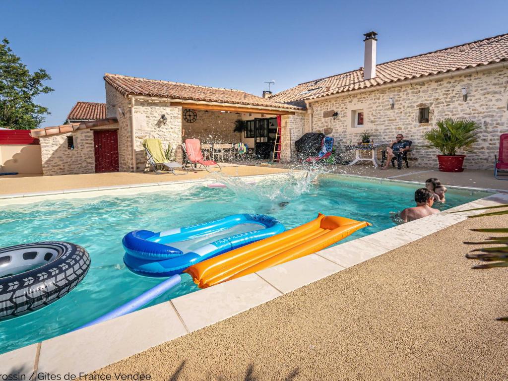 Maison de vacances Gîte L'Hermenault, 8 pièces, 14 personnes - FR-1-426-362 Rousseau 6 impasse Rousseau, 85570 LʼHermenault