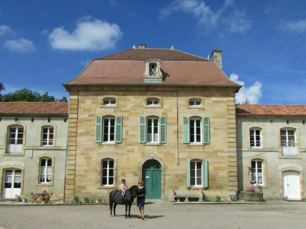 Maison de vacances Gîte L'Isle-en-Rigault, 4 pièces, 6 personnes - FR-1-585-9 Ecuries Jeand'Heurs, 55000 Lisle-en-Rigault