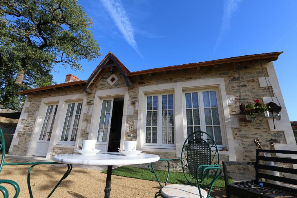 Maisons de vacances Gîte L'Orangerie 3 Rue du Commandant Guilbaud, 85640 Mouchamps