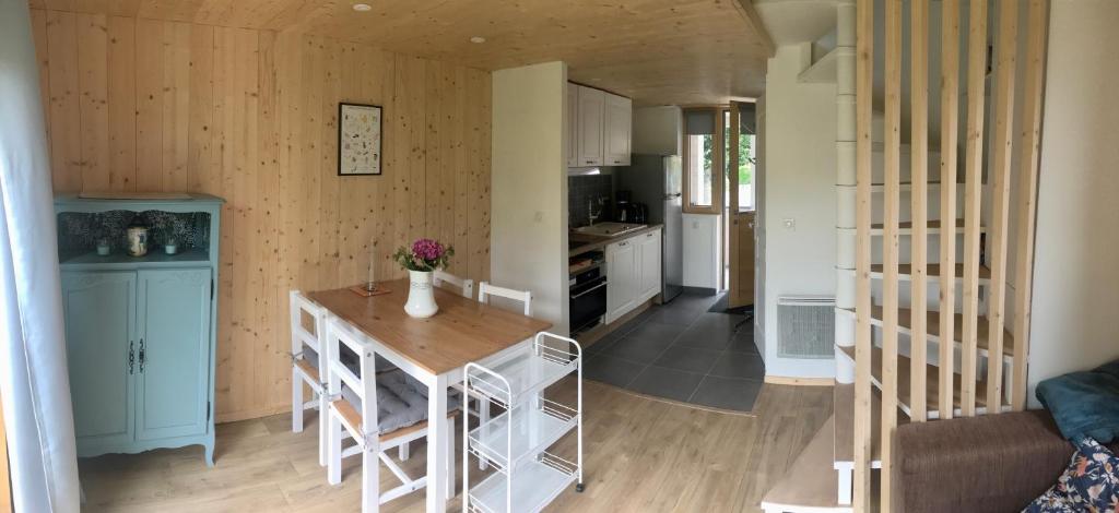 Maison de vacances Gite la Chouette Bicoque, petite maison rénovée en bois une chambre, une mezzanine en bord de Rance 1 Sentier des Pêcheurs, 35780 La Richardais