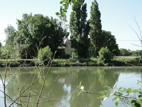 Maison de vacances Gîte La Garauderie Marais de la Choltiere La Garauderie LʼÎle-dʼElle