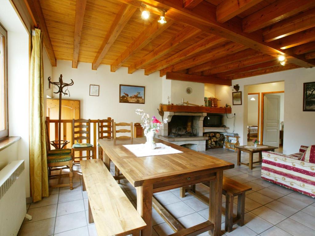 Maison de vacances Gîte La Roque-Sainte-Marguerite, 4 pièces, 6 personnes - FR-1-601A-7 Le Poujol, 12100 La Roque-Sainte-Marguerite