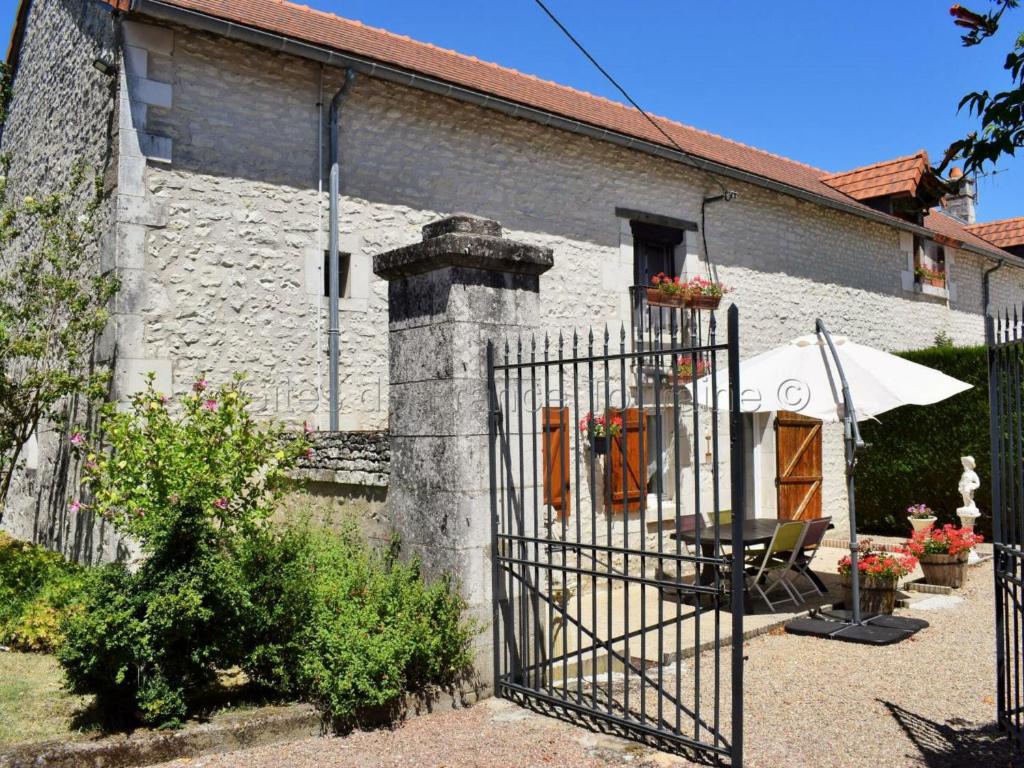 Maison de vacances Gîte La Tour-Saint-Gelin, 2 pièces, 2 personnes - FR-1-381-24 La Chevallerie -  -, 37120 La Tour-Saint-Gelin