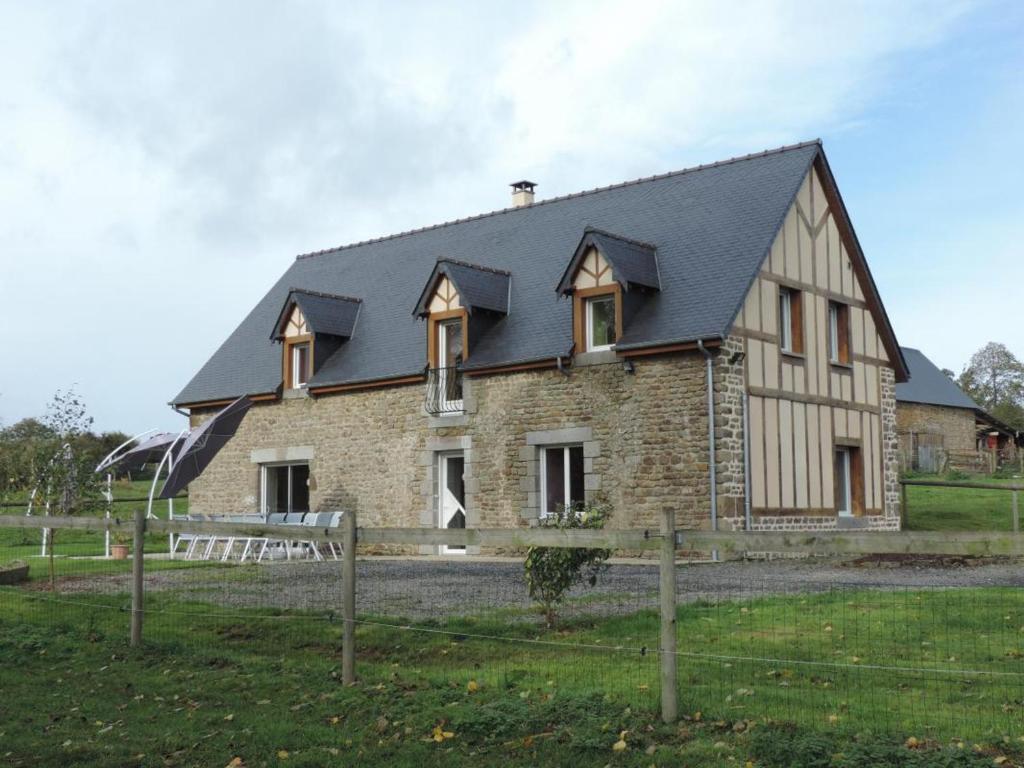 Maison de vacances Gîte Landisacq, 6 pièces, 12 personnes - FR-1-497-167 LANDISACQ, 61100 Landisacq