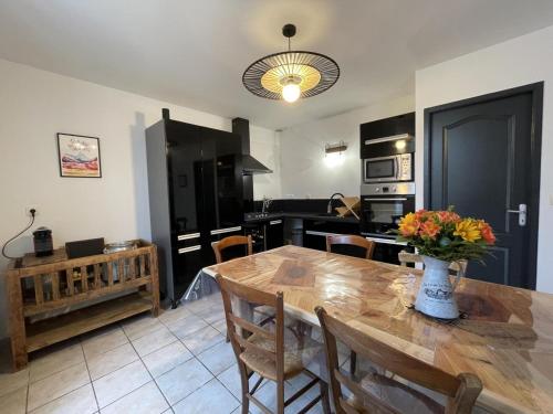 Maison de vacances Gîte Laroin, 5 pièces, 6 personnes - FR-1-384-811 1509 CHEMIN DU COUDAY Laroin