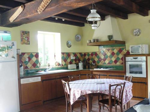 Maison de vacances Gîte Le Brethon, 3 pièces, 4 personnes - FR-1-489-238 LES GOUTS Le Brethon