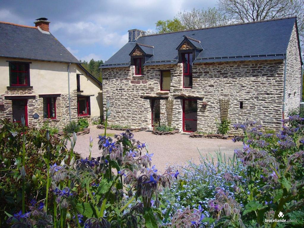 Maison de vacances Gîte Le Logis de l'Etang de l'Aune L'Aune, les quatre routes, 35750 Iffendic