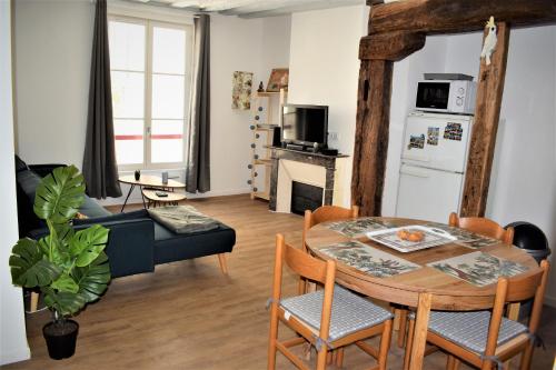 Appartement Gite Le Nid des Zoo Zio, 5mn Beauval, en plein cœur de la cité médiévale 1 Rue de la Pompe Saint-Aignan