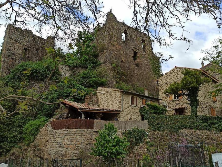 Maison de vacances Gîte le rocher du château de Retourtour 22 Voie Communale des Ruines, 07270 Lamastre