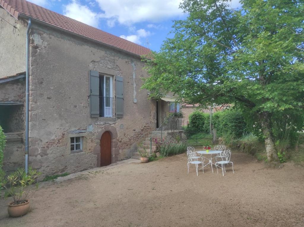 Maison de vacances gite le vieux perrin Vieux Perrin, 03120 Andelaroche