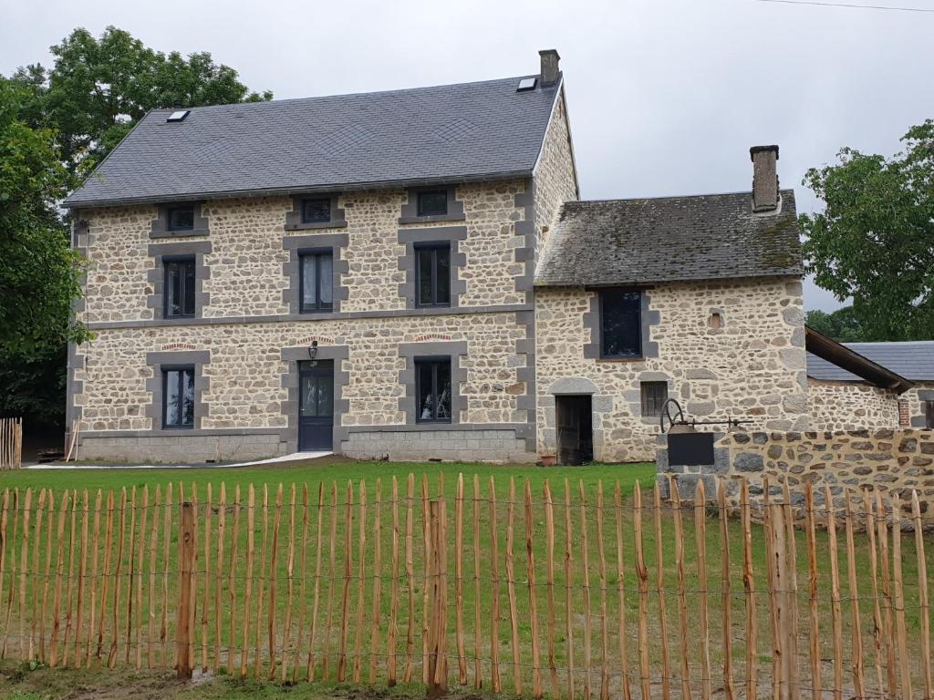 Maison de vacances Gîte Lepetit Sabotier grande capacité Puy de Dôme Foulage, 63620 Giat