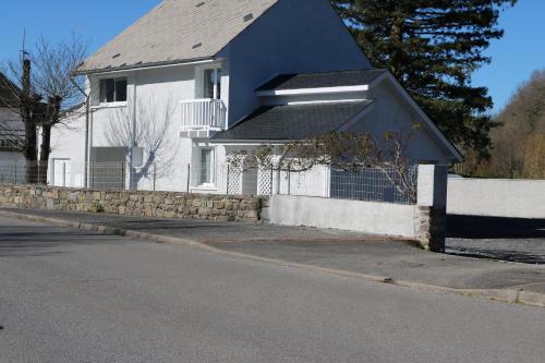 Maison de vacances GITE LES 3 EDELWEISS - Maison SEGUITTE - 6 PERSONNES 17 RUE MARCEL LOUBENS Arette