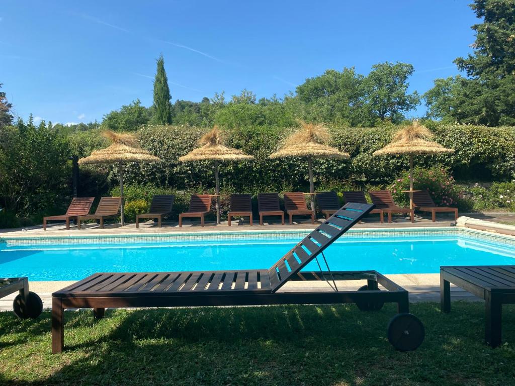 Villa GITE LES GRANDES VIGNES à Sanilhac, SUD Ardèche, indépendant et privatisé, piscine chauffée, climatisation, SPA, 10 chambres, 8 salles de bains Chemin du Peyren, 07110 Sanilhac