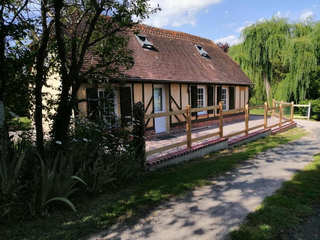 Maison de vacances Gîte Les Mirabelles au calme et en pleine nature 121 Impasse De Longchamp 14140 Vieu, 14140 Vieux-Pont-En-Auge