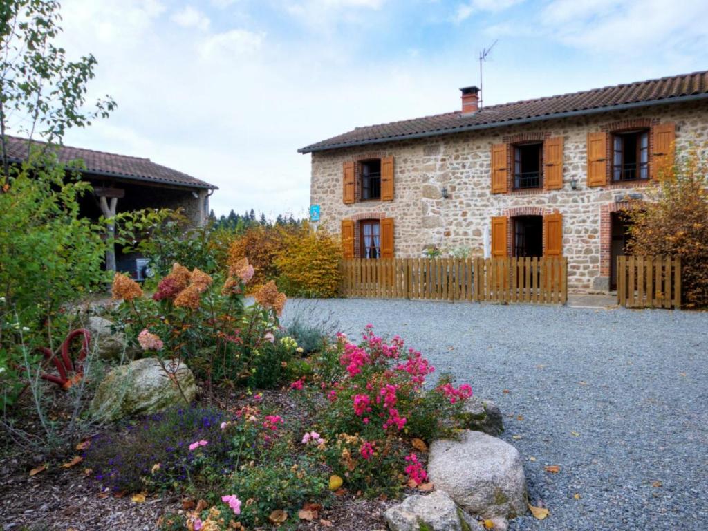 Maison de vacances Gîte Les Salles, 4 pièces, 6 personnes - FR-1-496-225 La Plagnette, 42440 Les Salles