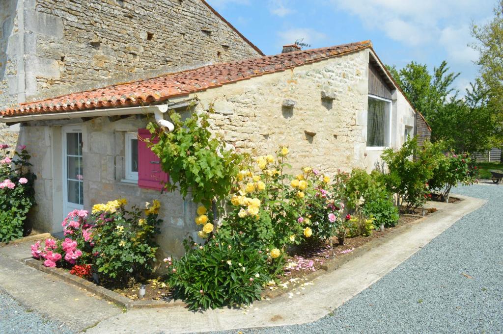 Maison de vacances Gîte Les Tilleuls Les Sorins 2 Rue des Fleurs, 17250 Beurlay