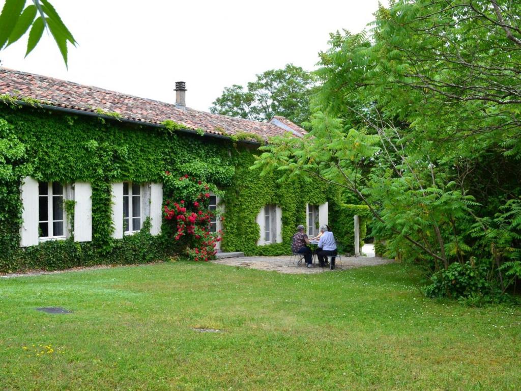 Maison de vacances Gîte Lignières-Ambleville-Lignières-Sonneville, 3 pièces, 4 personnes - FR-1-653-59 Les Collinauds, 16130 Lignières-Sonneville