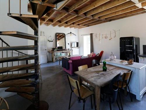 Maison de vacances Gîte Louplande, 3 pièces, 5 personnes - FR-1-410-249 Le Creux Louplande