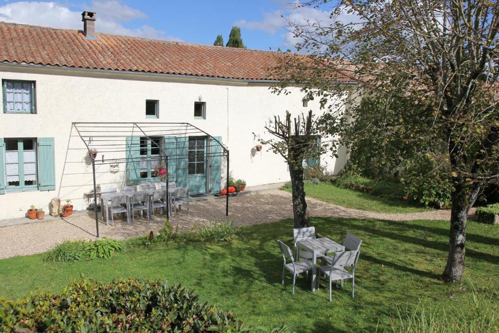 Maison de vacances Gite Lumiere - hameau calme 8km de Jonzac 1 Chemin de la Garenne, 17150 Nieul-le-Virouil