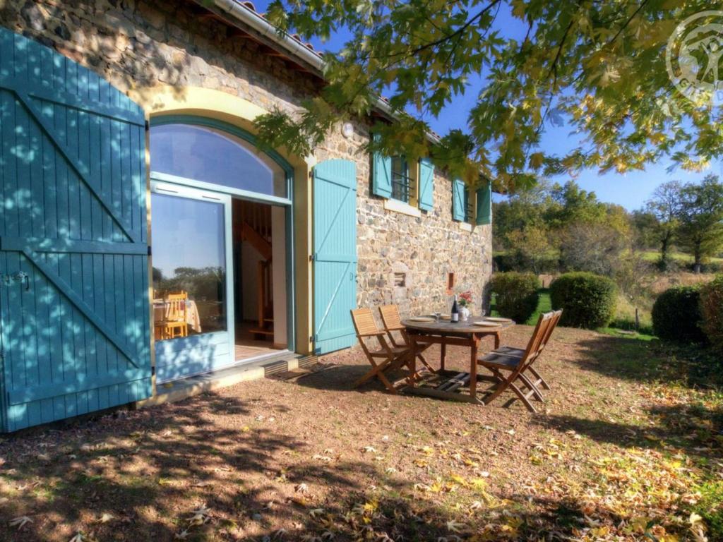 Maison de vacances Gîte Luré , 4 pièces, 6 personnes - FR-1-496-105 Lurange, 42260 Luré