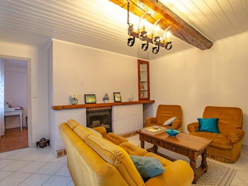 Maison de vacances Gîte Mailly-le-Camp, 4 pièces, 6 personnes - FR-1-543-208 7 Rue Saint Martin Mailly-le-Camp